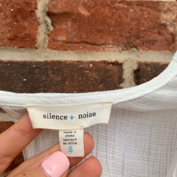 Urban Outfitters Silence and Noise white top - Picture 3 of 3